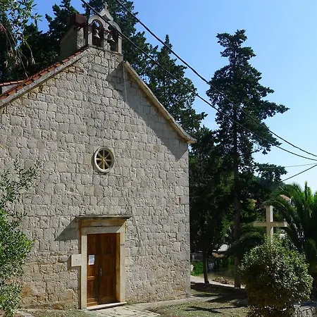 Vila Private Luxury Bianco On Solta For Up To 10 Persons, Heated Pool, Free Parking, Very Close To The Beach! Free Kajak & Mountainbikes, Great Living Area & Privacy! *