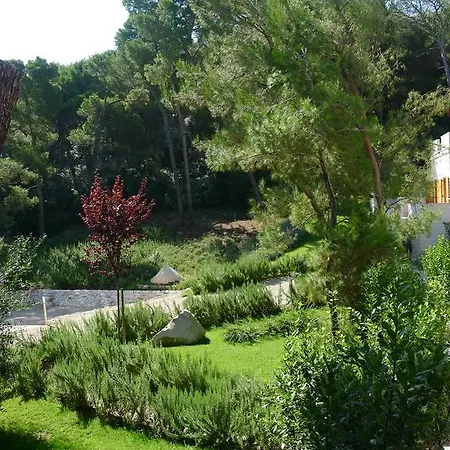 Private Luxury Bianco On Solta For Up To 10 Persons, Heated Pool, Free Parking, Very Close To The Beach! Free Kajak & Mountainbikes, Great Living Area & Privacy!