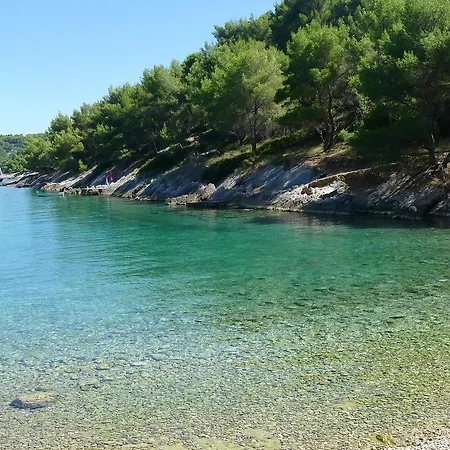 Private Luxury Bianco On Solta For Up To 10 Persons, Heated Pool, Free Parking, Very Close To The Beach! Free Kajak & Mountainbikes, Great Living Area & Privacy! Rogač