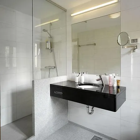 Private Luxury Bianco On Solta For Up To 10 Persons, Heated Pool, Free Parking, Very Close To The Beach! Free Kajak & Mountainbikes, Great Living Area & Privacy! *