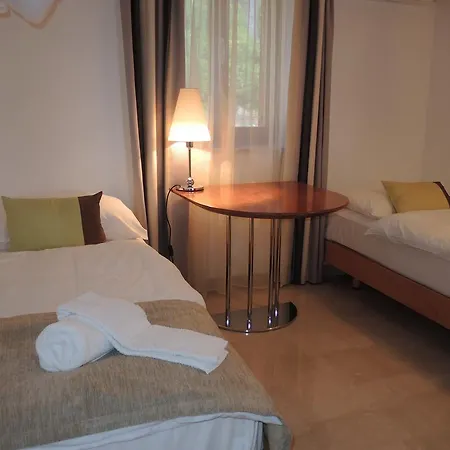 Private Luxury Bianco On Solta For Up To 10 Persons, Heated Pool, Free Parking, Very Close To The Beach! Free Kajak & Mountainbikes, Great Living Area & Privacy! Vila Rogač