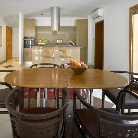 Private Luxury Bianco On Solta For Up To 10 Persons, Heated Pool, Free Parking, Very Close To The Beach! Free Kajak & Mountainbikes, Great Living Area & Privacy! Rogač