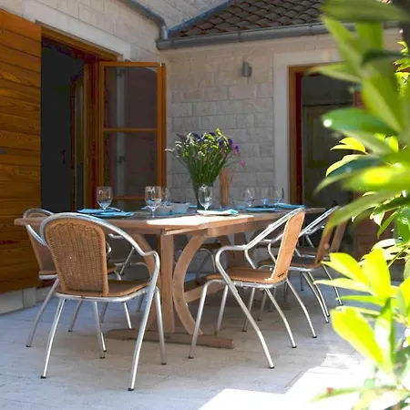 Private Luxury Bianco On Solta For Up To 10 Persons, Heated Pool, Free Parking, Very Close To The Beach! Free Kajak & Mountainbikes, Great Living Area & Privacy!