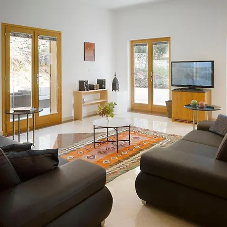 Vila Private Luxury Bianco On Solta For Up To 10 Persons, Heated Pool, Free Parking, Very Close To The Beach! Free Kajak & Mountainbikes, Great Living Area & Privacy! *